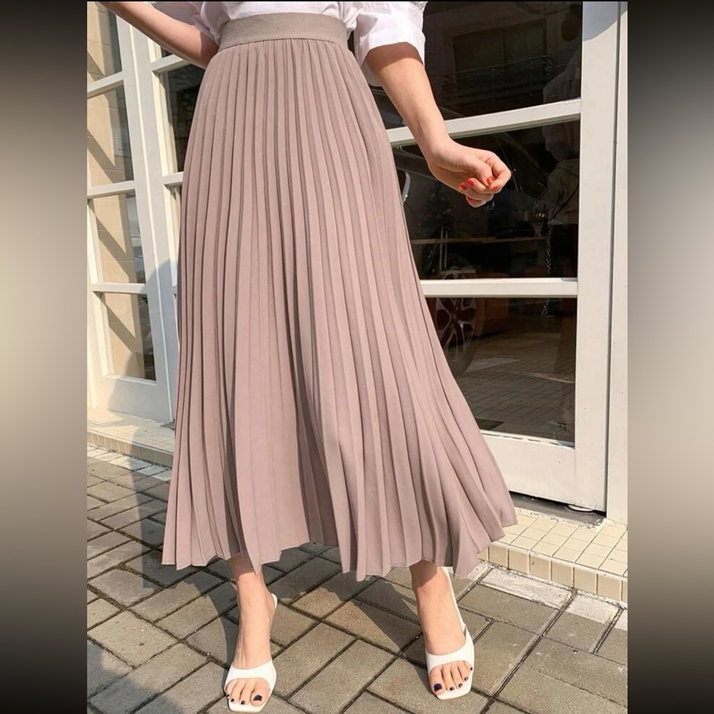 Luxe black pleated skirt - Picture 14 of 16